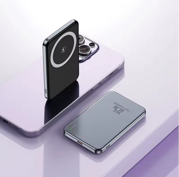 ChargeMate безжичен Powerbank с магнитно прикрепяне към телефона